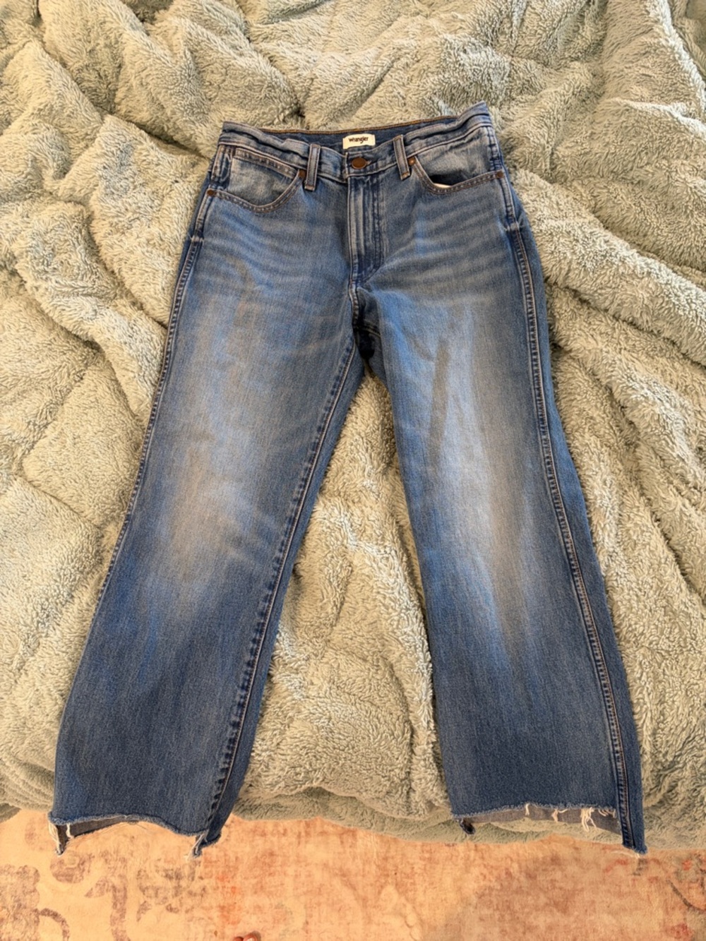 Wrangler womens Medium Blue Straight Jeans with Faded Finish